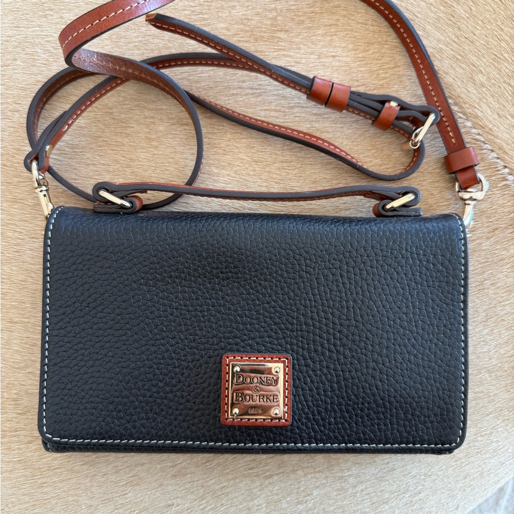 New designer Dooney & Bourke Black Leather Crossbody Clutch Chain Bag wit Brown
